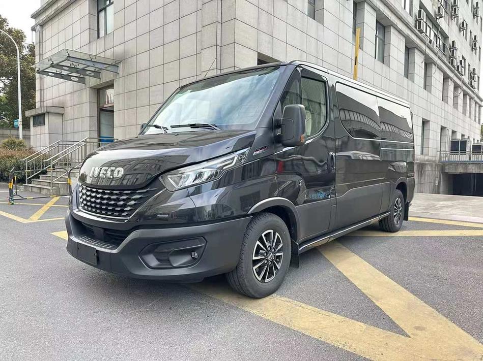 意式定制，奢享七座——意大利进口依维柯MPV内饰定制全解析